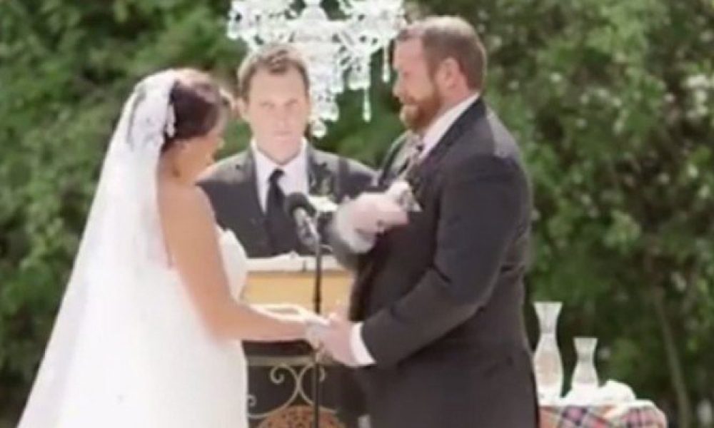 Γαμπρός... χαστούκισε τη νύφη στον γάμο! (βίντεο)
