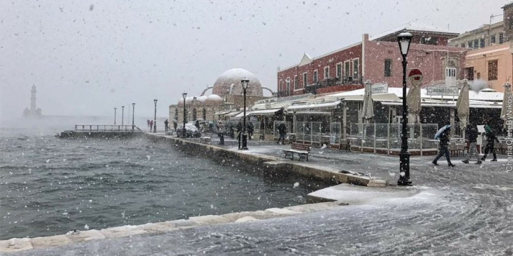 Έρχονται χιόνια και σε παράκτιες περιοχές της Κρήτης! Δείτε ώρα με την ώρα την εξέλιξη του καιρού