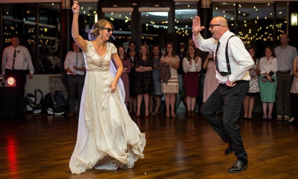 Ο πιο επικός χορός μπαμπά και κόρης σε γάμο