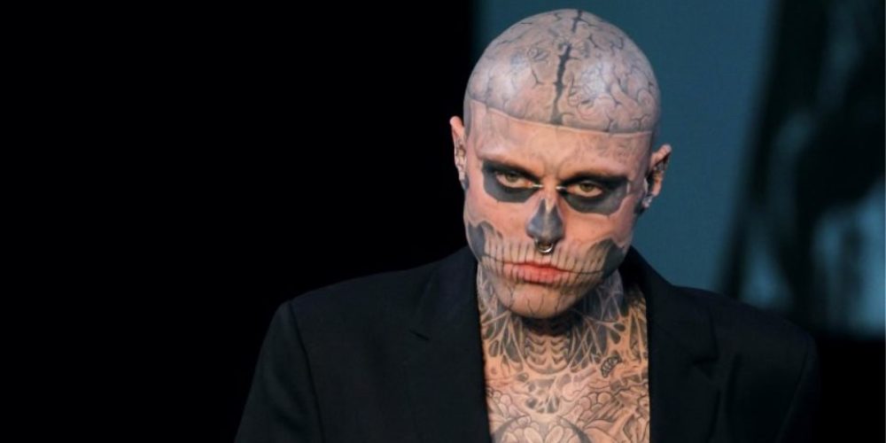Νεκρό το διάσημο μοντέλο «Zombie Boy» με τα δεκάδες τατουάζ που τον έκαναν να μοιάζει με σκελετό