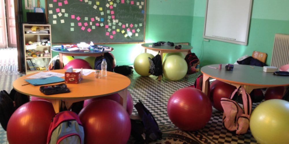 Στην Κρήτη το πρώτο ελληνικό δημόσιο σχολείο που πέταξε τις καρέκλες των μαθητών