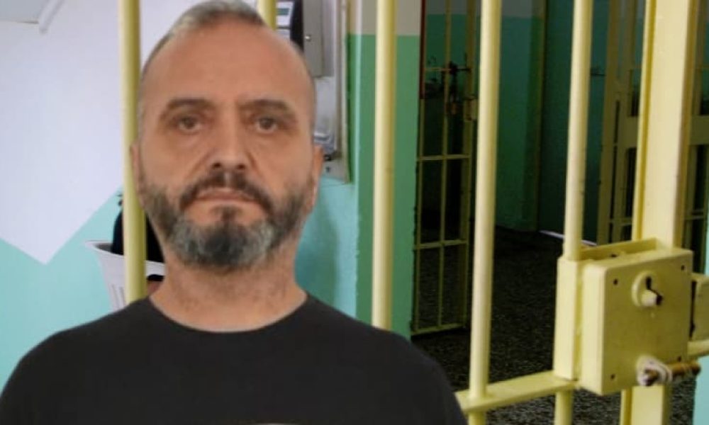 Προκλητικός ο παιδεραστής Μίχος: Το παίζει παράγοντας στην φυλακή, «έσκασε» με 3.000 ευρώ