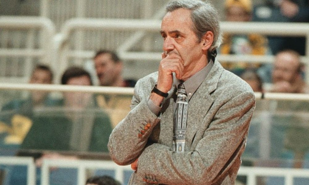 Μία ακόμα πολύ μεγάλη απώλεια για το χώρο του ελληνικού μπάσκετ καθώς τα ξημερώματα πέθανε ο προπονητής της Εθνικής ομάδας που κατέκτησε το Eurobasket του 87 Κώστας Πολίτης