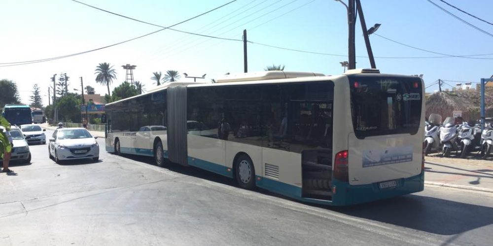 Περιπέτεια με διπλό υπεραστικό λεωφορείο στην Αγιά Μαρίνα Χανίων (φωτο)