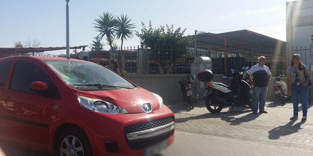 Σοβαρό τροχαίο ατύχημα με μηχανάκι στα Χανιά (φώτο)