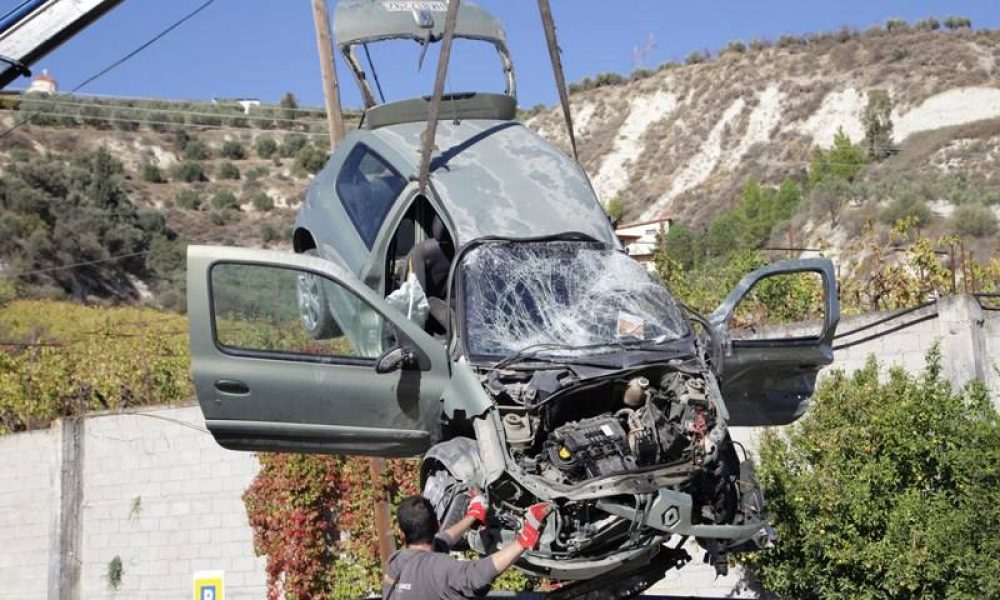 Τραγικό ατύχημα στη Κρήτη - Αυτοκίνητο μετά από τρελή πορεία ανετράπη σε βενζινάδικο