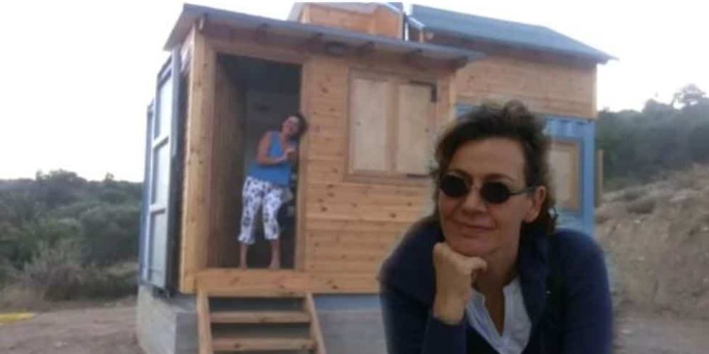 Πρώην δημοσιογράφος του MEGA ζει σε κοντέινερ χωρίς ρεύμα σε βουνό της Κρήτης (video)