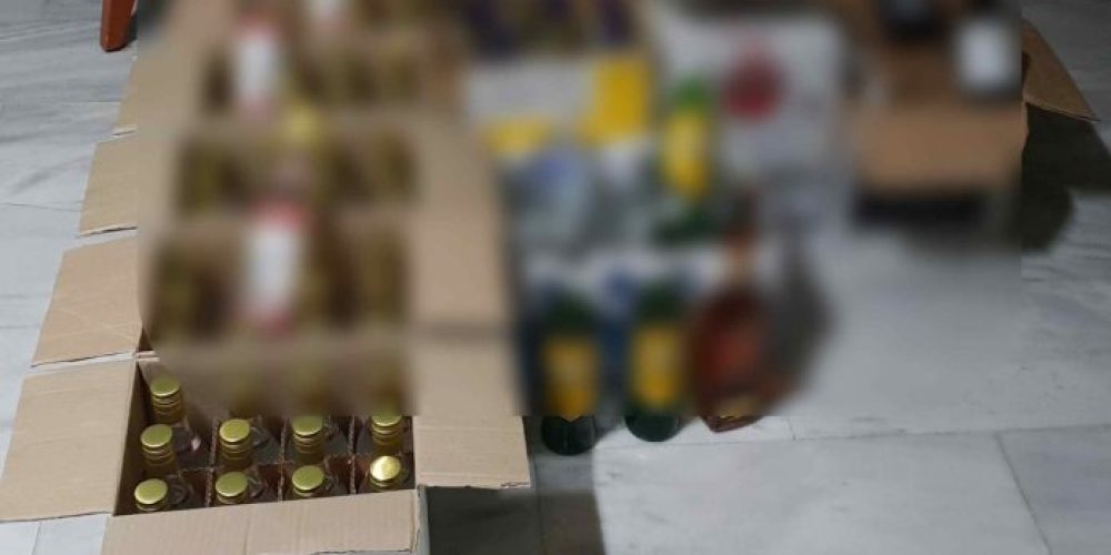 Με 25 λαθραία μπουκάλια βότκα και ουίσκι οδηγούσε 54χρονη Χανιώτισσα… Έκρυβε σε καβάτζα πάνω από 100 μπουκάλια (photo)