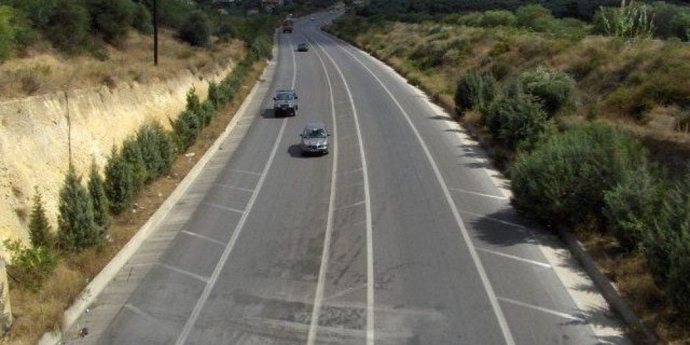 Ασυνείδητος οδηγός πάει ανάποδα στην εθνική οδό Ηρακλείου-Ρεθύμνου (βιντεο)