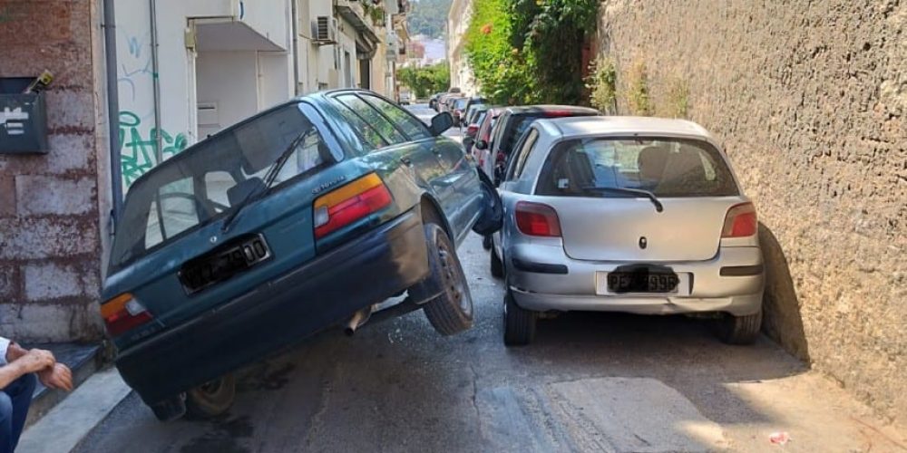 Κρήτη: Οδηγός “καβάλησε” με το όχημα του άλλο αυτοκίνητο στην προσπάθειά του να περάσει δρόμο (φωτο)