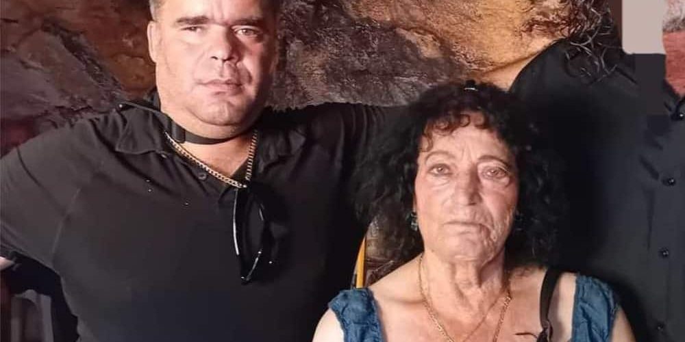 Κρήτη: Ο 41χρονος Κωστής και η 82χρονη Παρασκιώ ανεβαίνουν τα σκαλιά της εκκλησίας – Πότε θα γίνει το μυστήριο