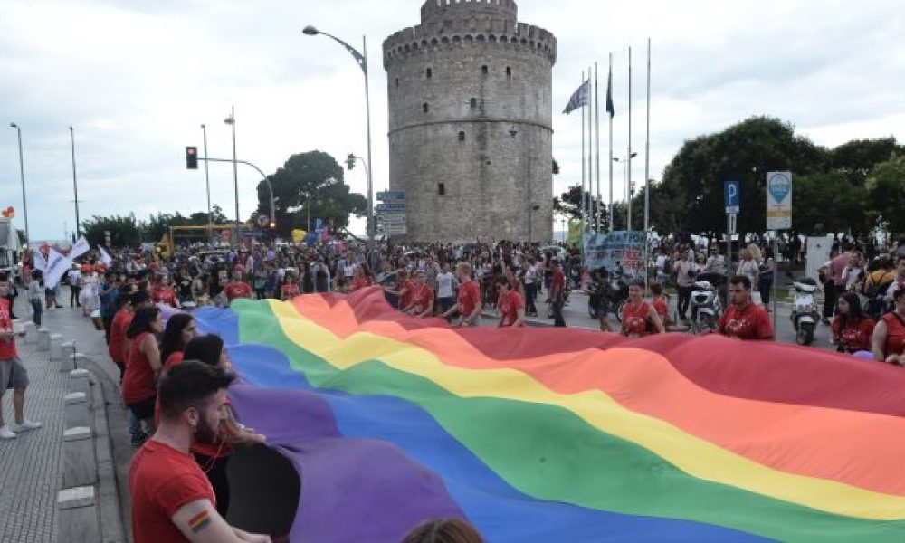 Απίστευτο περιστατικό στη Θεσσαλονίκη: Πέταξαν στον Θερμαϊκό δύο άνδρες που πήγαιναν στο Gay Pride!