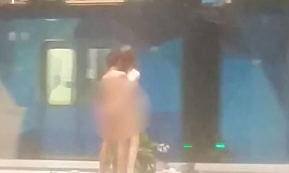 Βίντεο: Ασυγκράτητο ομόφυλο ζευγάρι κάνει σεξ σε σταθμό τρένων
