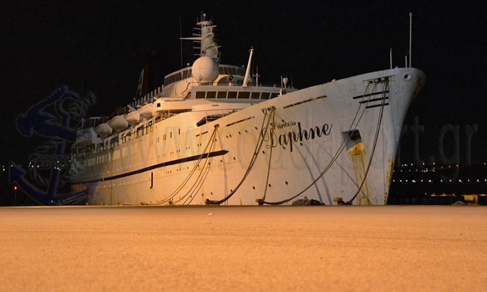 Κρουαζιερόπλοιο φάντασμα φεύγει από το λιμάνι της Σούδας; (φώτο)