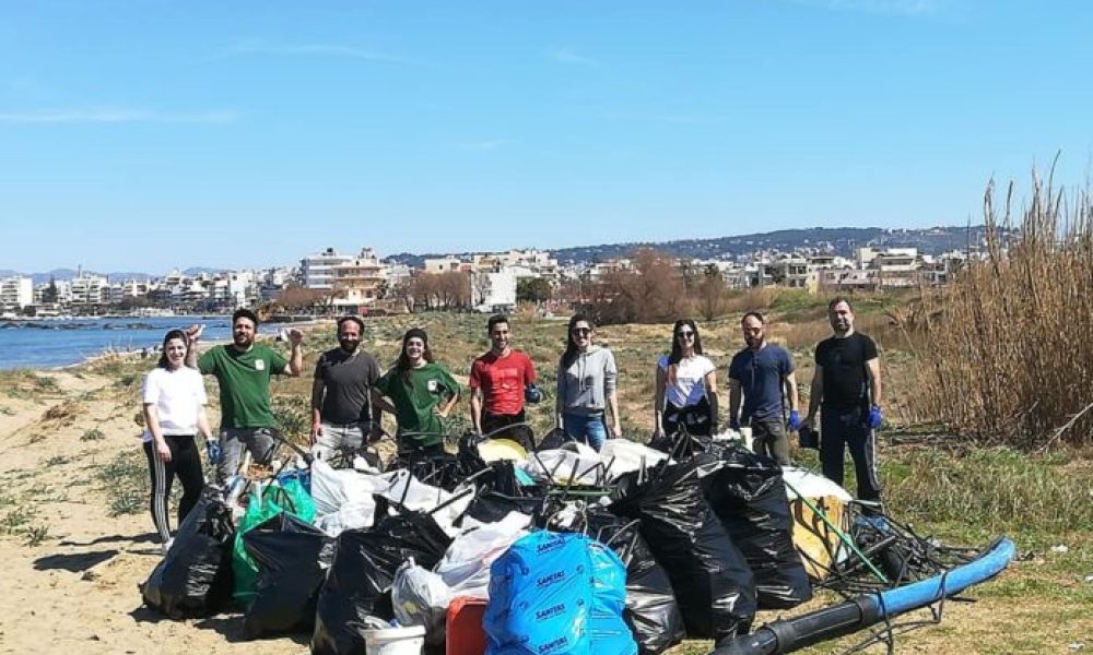 Χανιά: Λαμπίκο η παραλία του Κλαδισού! Δεκάδες εθελοντές και 80(!) σακούλες σκουπίδια (Photos)