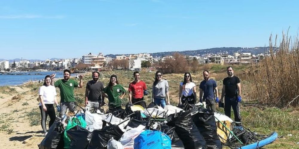 Χανιά: Λαμπίκο η παραλία του Κλαδισού! Δεκάδες εθελοντές και 80(!) σακούλες σκουπίδια  (Photos)