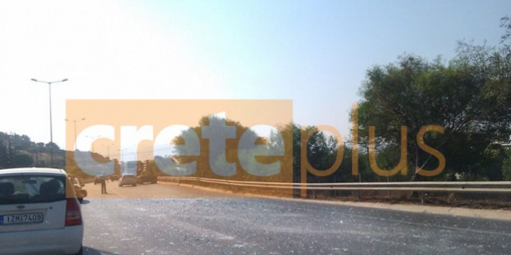 Γέμισε με τζάμια η Εθνική Οδός στο Ηράκλειο – Κυκλοφοριακό κομφούζιο (photos)