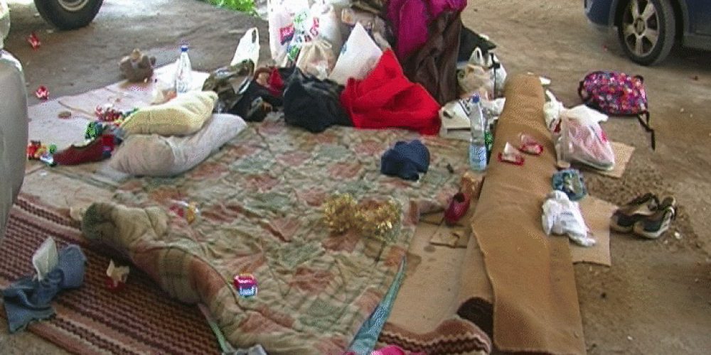 Πενταμελής οικογένεια κοιμάται σε πυλωτή στα Χανιά (video)