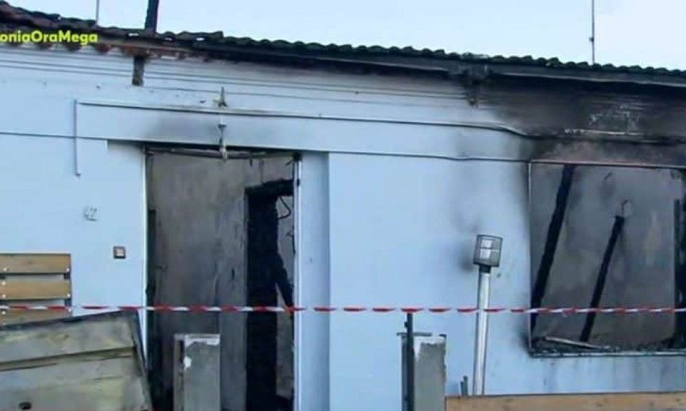 Οικογενειακή Τραγωδία: Νεκρή μητέρα και τα δύο ανήλικα παιδιά της από φωτιά σε μονοκατοικία (video)