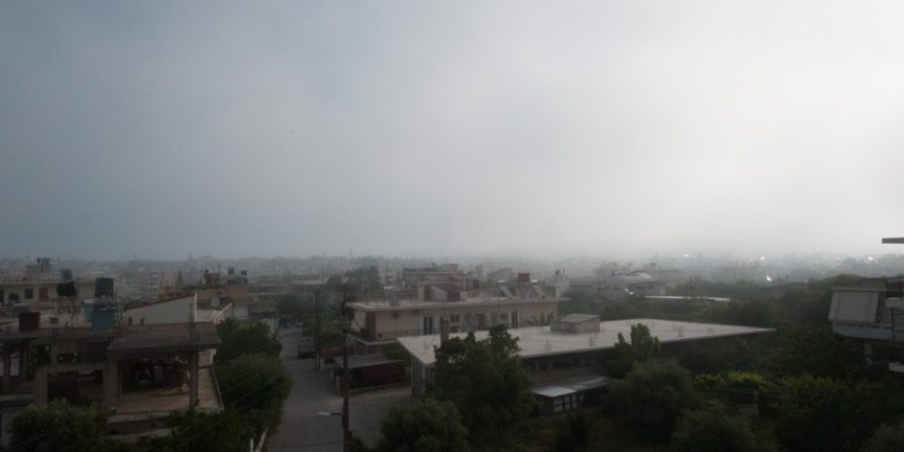 Πυκνή ομίχλη κάλυψε τα Χανιά το πρωί