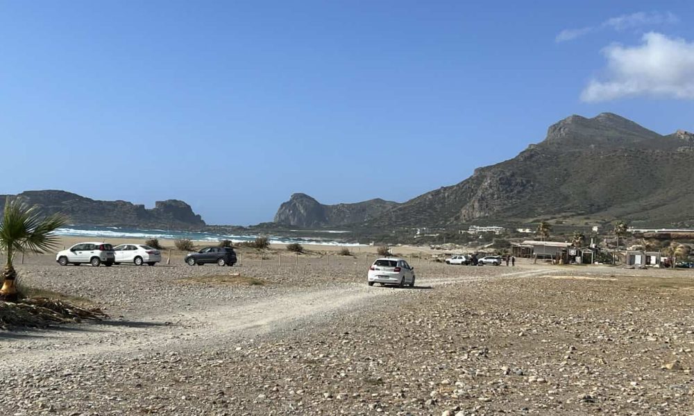 Χανιά: Απομονώνετε η μεγάλή παραλία στα Φαλάσαρνα - Τέλος το parking κοντά στην παραλία