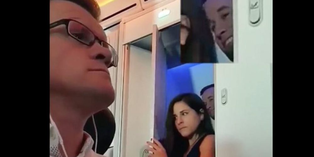 Επιβάτης έκανε «τσακωτό» ασυγκράτητο ζευγάρι σε πτήση της Virgin