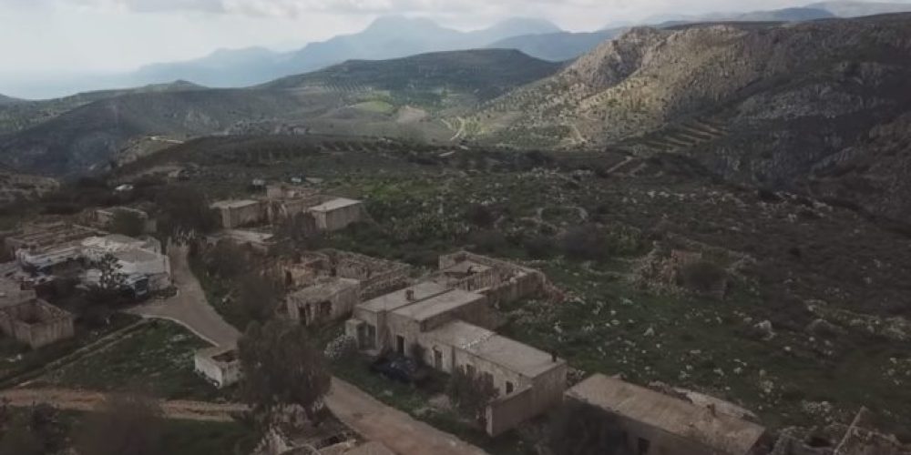 Το πανέμορφο χωριό της Κρήτης που έμεινε χωρίς κατοίκους – Συγκινητικό βίντεο