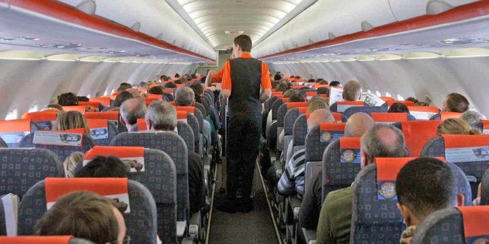Κρήτη:Έκαναν ρινγκ το…αεροπλάνο  Άγριες μπουνιές στα 3000 πόδια
