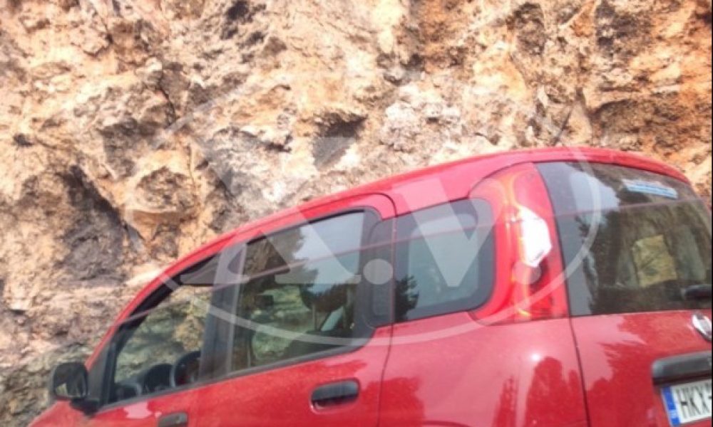 Αυτοκίνητο καρφώθηκε σε βράχο στην οδό Ακρωτηρίου