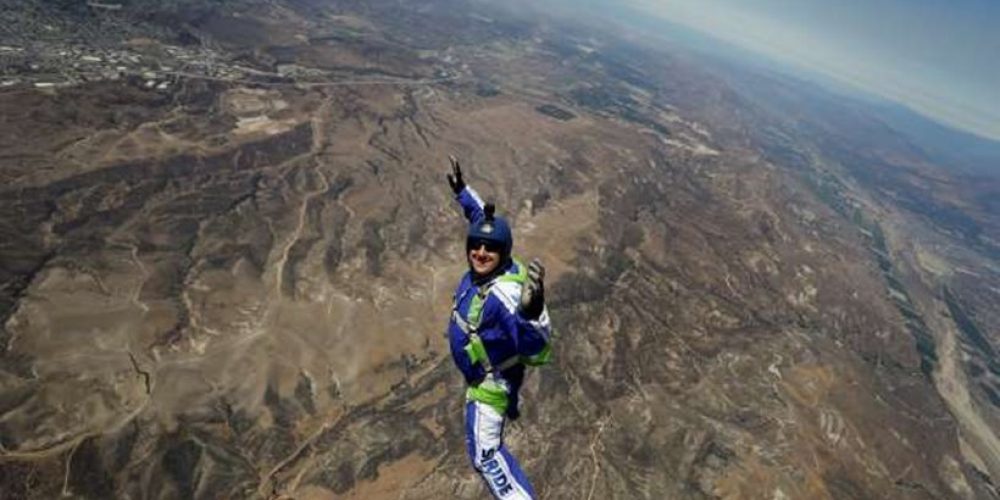 Βίντεο: Πήδηξε από τα 25.000 πόδια χωρίς αλεξίπτωτο και έγραψε ιστορία
