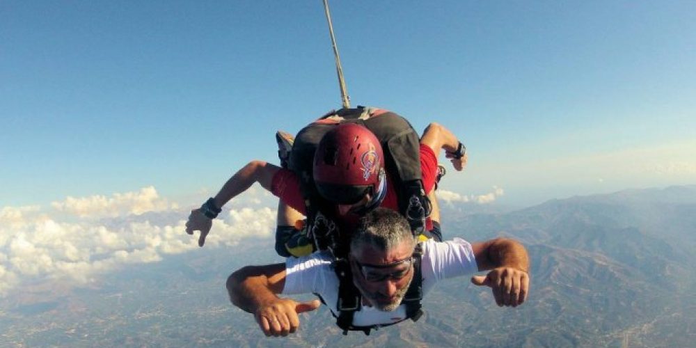 Ελεύθερες πτώσεις πάνω από τα Χανιά – Εντυπωσιακές εικόνες από ψηλά ! (video)