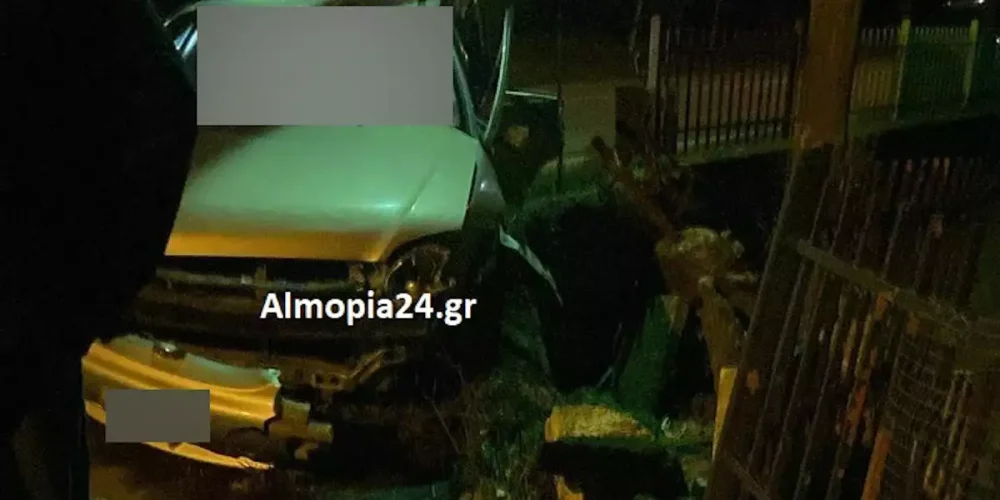 Νεκροί δύο 20χρονοι σε τροχαίο – Το αυτοκίνητό τους έπεσε σε κολώνα (φωτο)