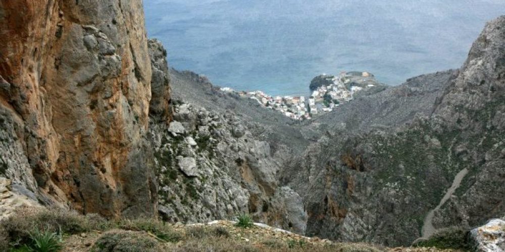Κρήτη: Νεκρή από την πτώση στο φαράγγι η νεαρή κοπέλα