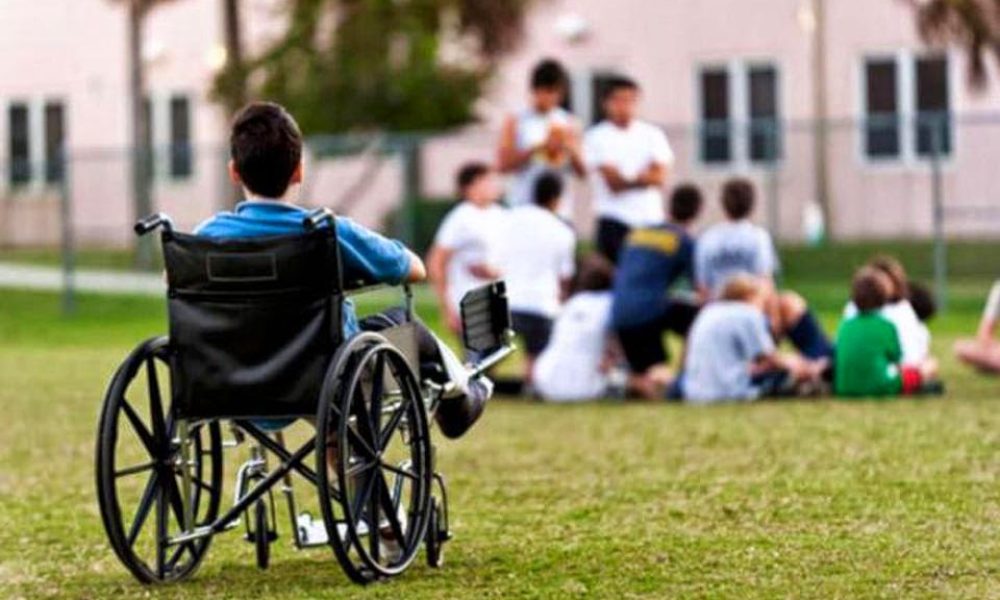 Κρήτη: Μαζεύουν καπάκια για να πάρει 4χρονος το πρώτο του αναπηρικό αμαξίδιο