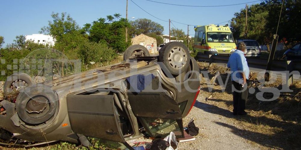 Τροχαίο ατύχημα με ανατροπή αυτοκινήτου στο Πυθάρι Ακρωτηρίου (φωτο)