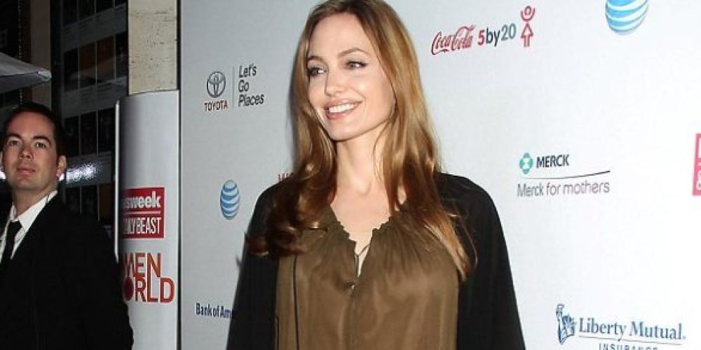 Η Angelina Jolie αποκάλυψε ότι έκανε διπλή μαστεκτομή!