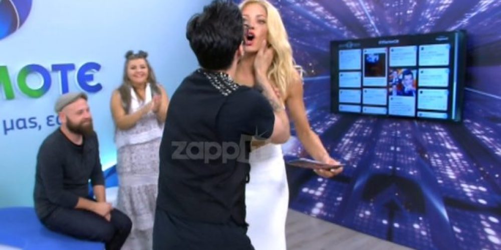 X Factor: Ο Ίαν Στρατής άρπαξε την Ευαγγελία Αραβανή να τη φιλήσει!