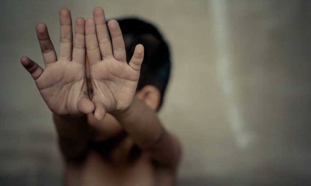 Ιερείς ασελγούσαν σε ανήλικο αγόρι – Τρία χρόνια φυλακή με αναστολή η ποινή τους