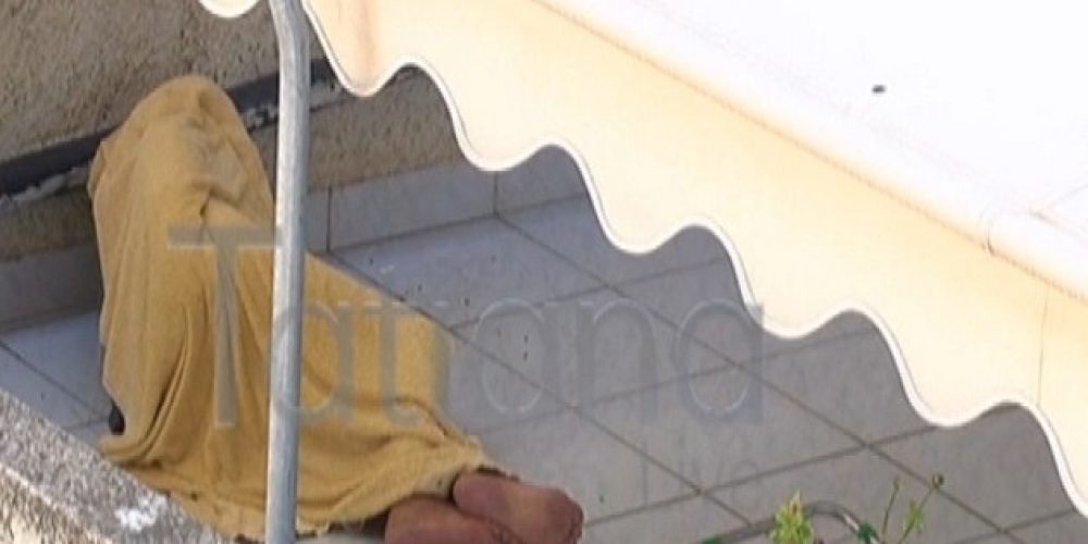 Πέθανε 86χρονος που ζούσε επί 1,5 χρόνο εξόριστος σε μπαλκόνι