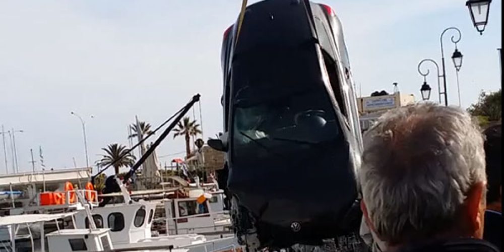 Άγιο είχαν οι δύο νεαροί που βούτηξαν με το αμάξι στη θάλασσα (video)