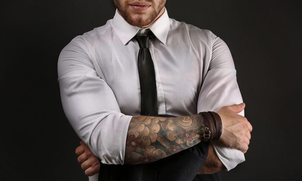 Ο απίστευτος λόγος που οι γυναίκες ελκύονται από τους άντρες με τατουάζ!