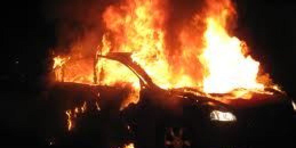 Χανιά: Κάηκε ολοσχερώς αυτοκίνητο στο Κολυμπάρι
