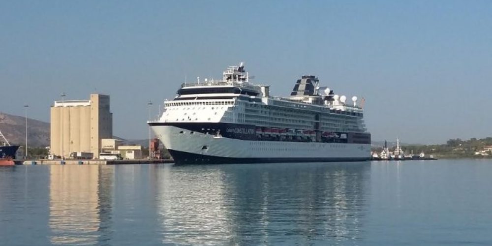 Χανιά: Έδεσε στο λιμάνι της Σούδας το εντυπωσιακό κρουαζιερόπλοιο Celebrity Constellation (Photos)
