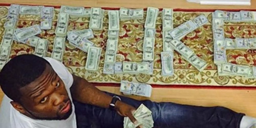 Ο… χρεοκοπημένος 50 Cent ποζάρει με κατοσταδόλαρα και προκαλεί!