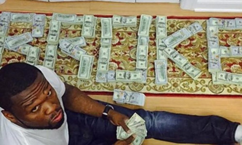 Ο... χρεοκοπημένος 50 Cent ποζάρει με κατοσταδόλαρα και προκαλεί!