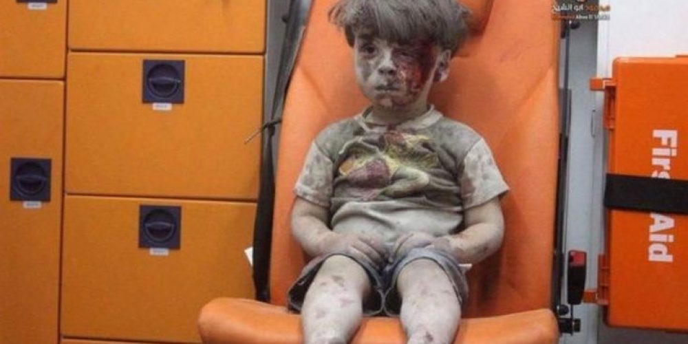 Όλη η φρίκη της Συρίας σε ένα παιδικό βλέμμα (video)