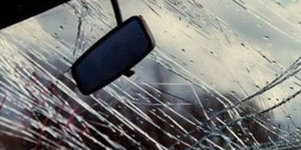 Οδηγός καρφώθηκε σε κολόνα της ΔΕΗ στην Ελευθερίου Βενιζέλου στα Χανιά