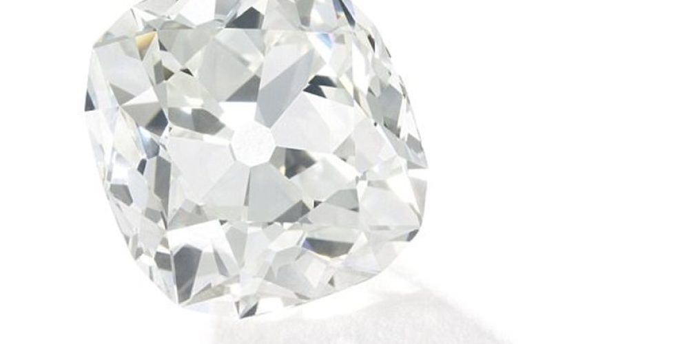Αγόρασε «ψεύτικο» διαμαντένιο δαχτυλίδι για δέκα λίρες και τελικά κοστίζει 350.000!