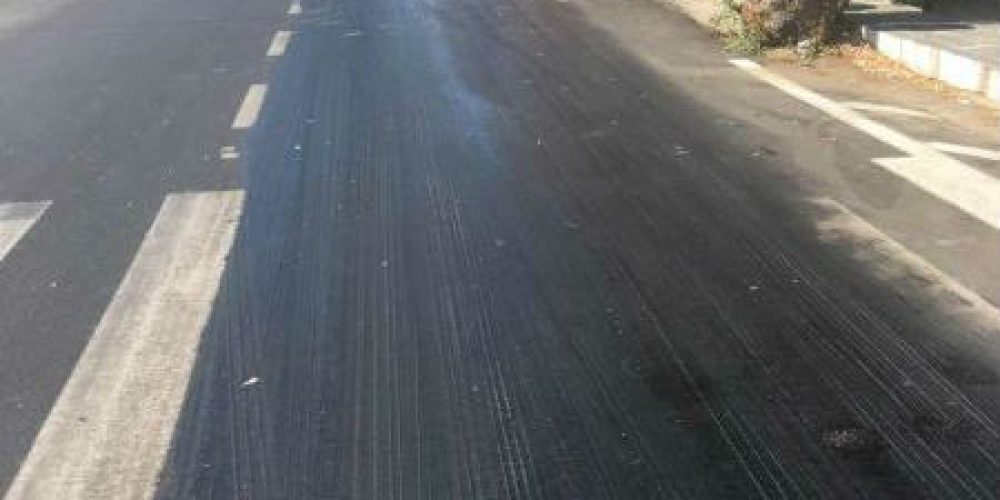 Κρήτη: Λιώνει ο δρόμος λόγω ζέστης σε κεντρικό δρόμο του Ρεθύμνου (Photos)