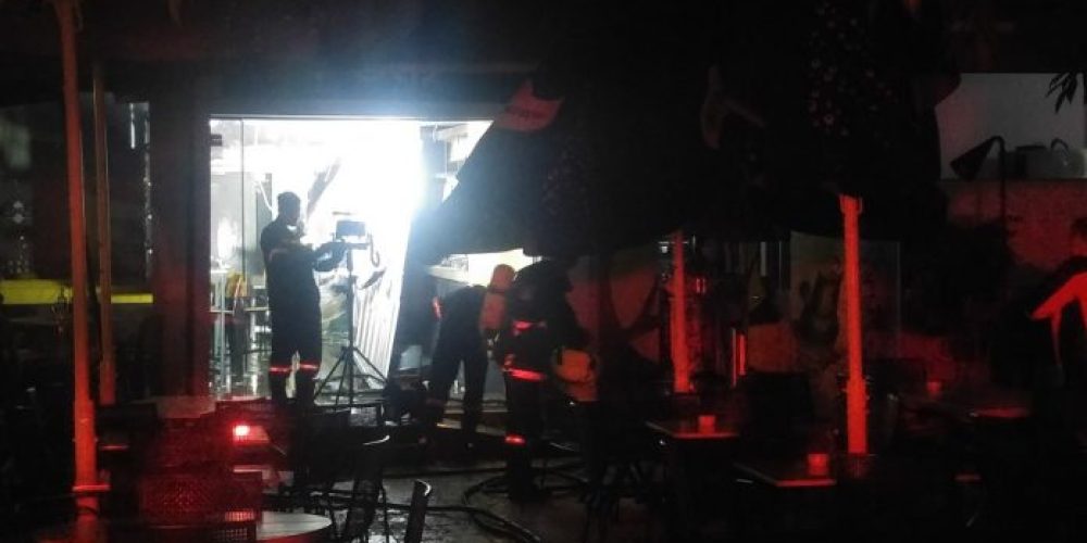 Χανιά: Έκρηξη και φωτιά σε εστιατόριo στα Δικαστήρια με δύο τραυματίες (φωτο)